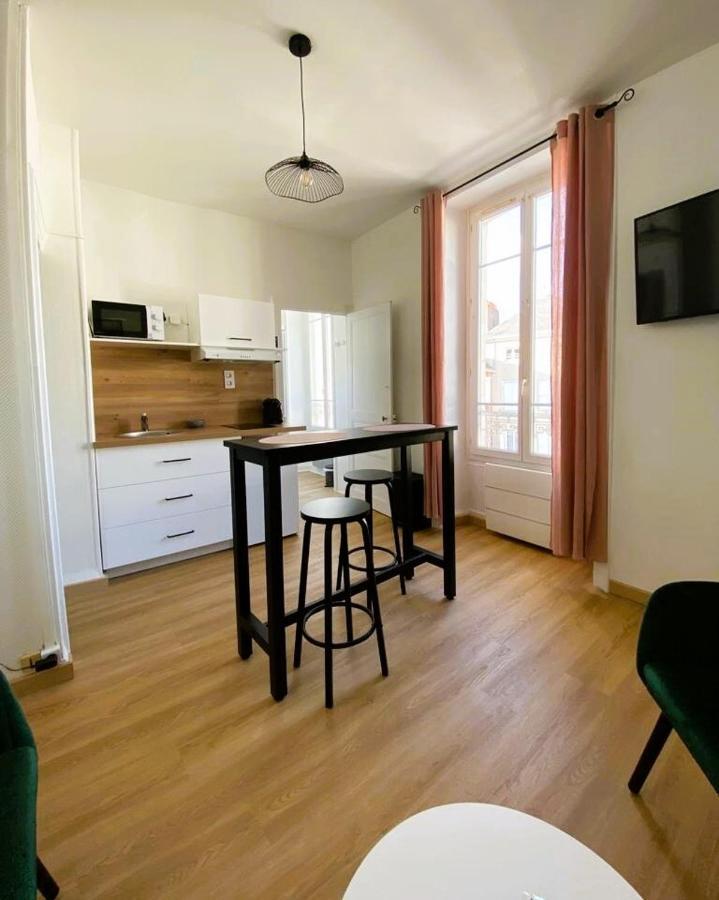 Au Coeur De Ville Laval  Chambre photo