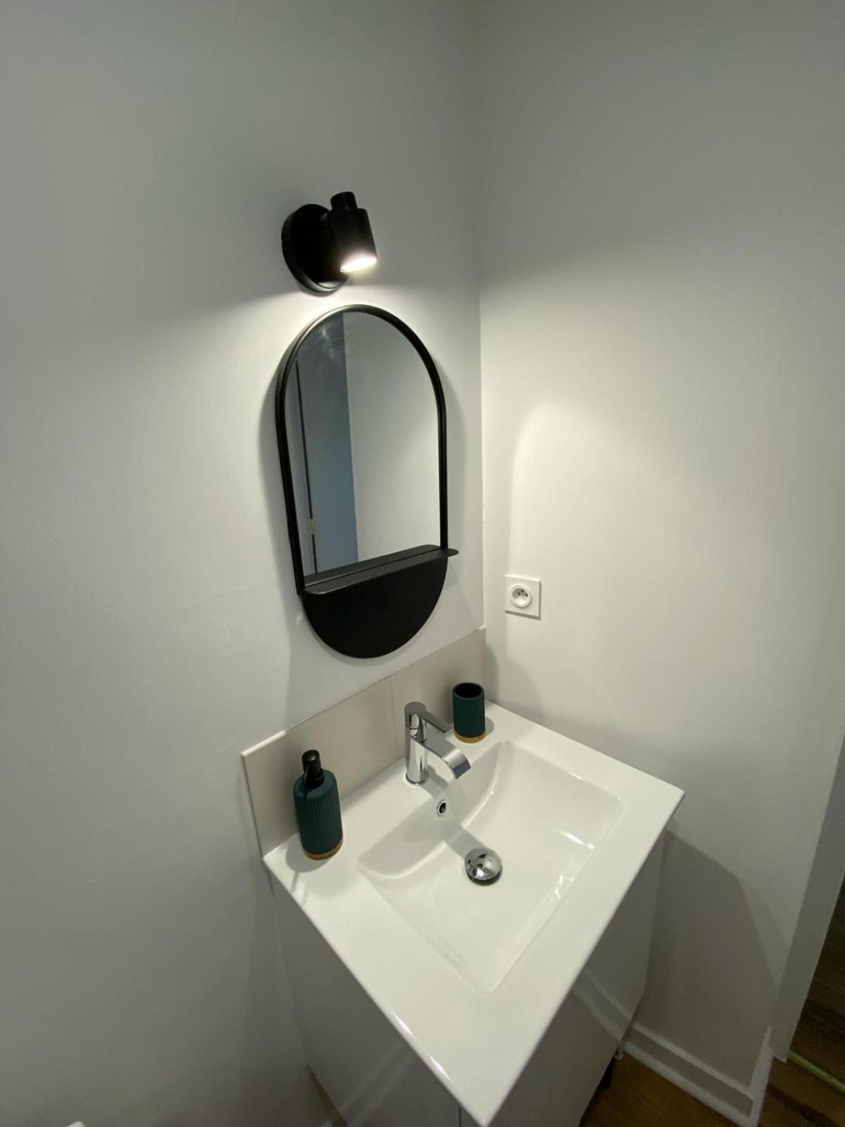 Au Coeur De Ville Laval  Chambre photo