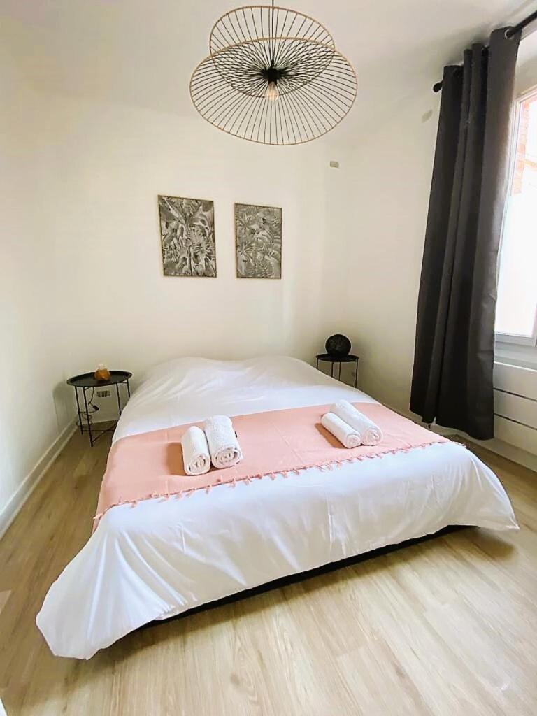 Au Coeur De Ville Laval  Chambre photo
