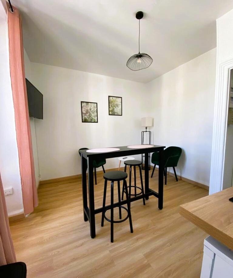 Au Coeur De Ville Laval  Chambre photo