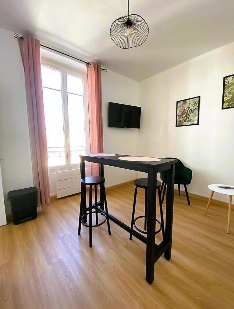 Au Coeur De Ville Laval  Chambre photo